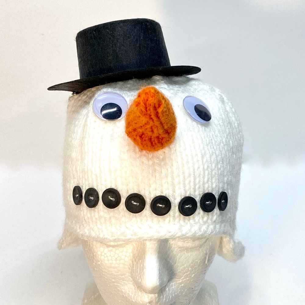 NWT Hand Knit Childs Snowman Hat with Googly Eyes and Top Hat Size 3-10 Years